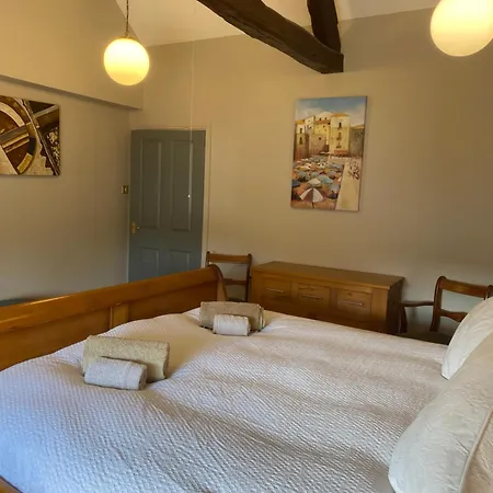Apartman Kezbah 1, 22 The Square Centre Of Village *