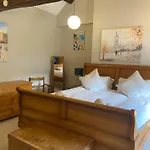 Appartement Kezbah 1, 22 The Square Centre Of Village